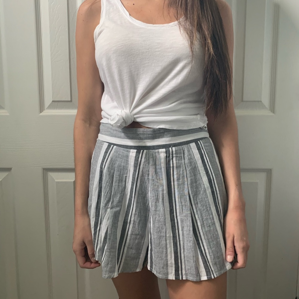 Stripped flow shorts